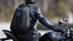 Pilote de moto : comment choisir votre sac à dos de voyage ?